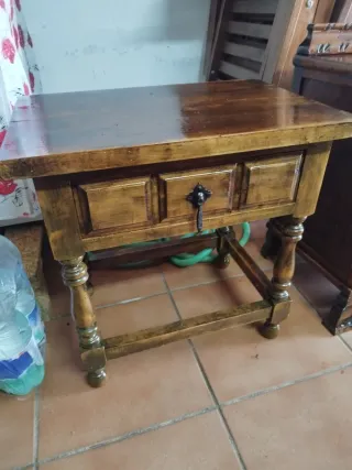 2 comodini antichi in legno