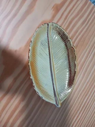 Bandeja hoja dorada para joyas