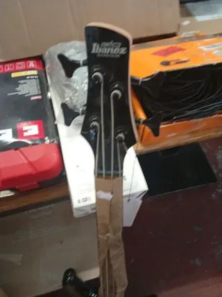 Bajo mástil roto!!!
Ibeñez 

