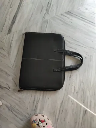 Cartera porta documentos piel negra