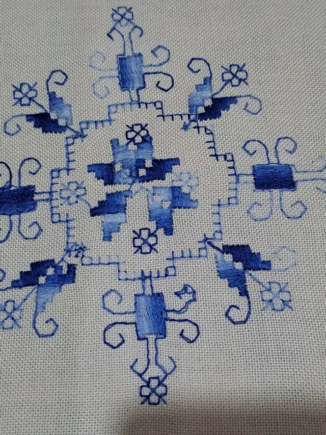 Mantel bordado a mano lagartera, nuevo