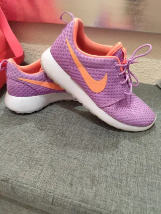 Nike Roshe Run Talla 39 Morado Naranja