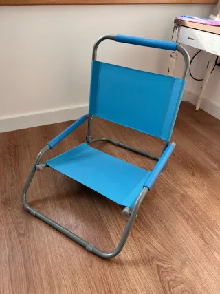 Silla de playa plegable azul y gris
