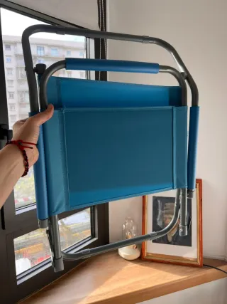 Silla de playa plegable azul y gris