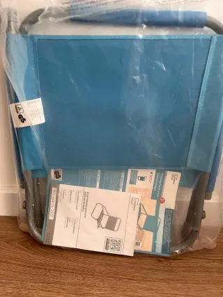 Silla de playa plegable azul y gris