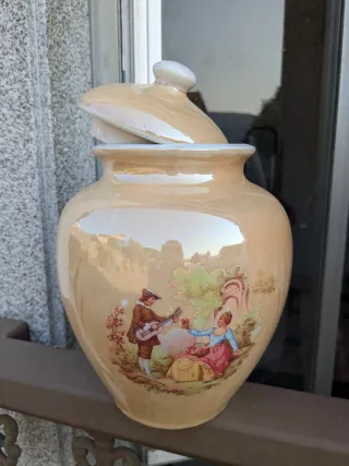 Jarrón de cerámica con dibujo