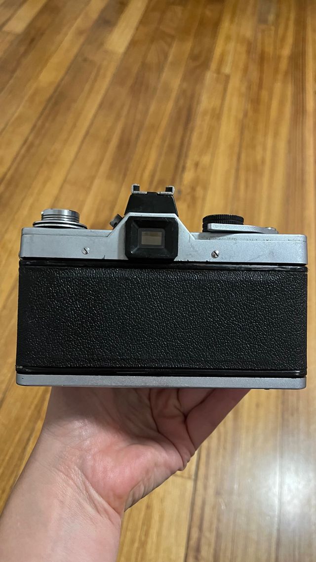 Cámara Praktica L con objetivo Helios 44-2