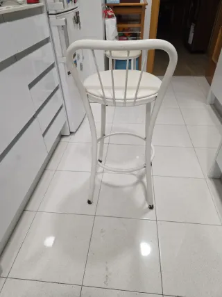 Silla alta de cocina blanca