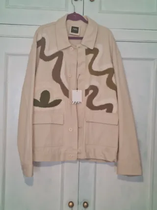 Chaqueta Zara oversize beige bordado texturizado