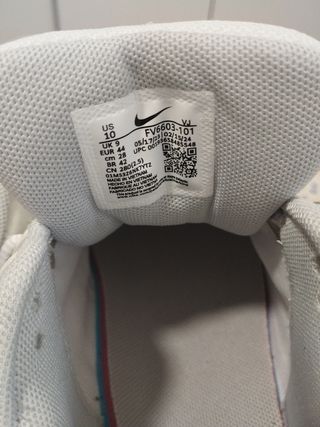 Zapatillas Nike P-6000 grises y blancas