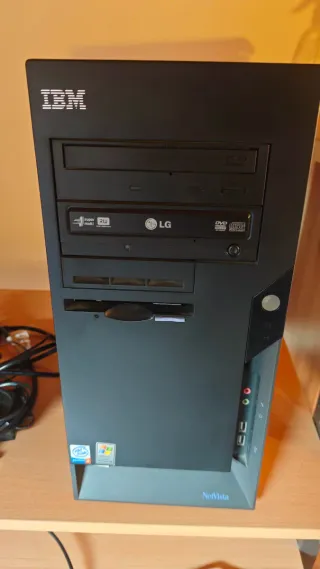 Ordenador IBM Antiguo Plata/Gris