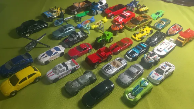 Lotto 40 modellini auto e moto collezione