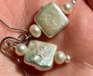 Pendientes perlas barrocas marrones y blancas