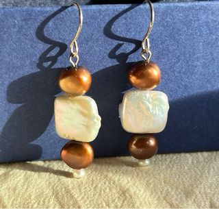 Pendientes perlas barrocas marrones y blancas