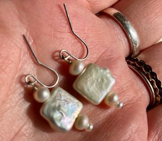 Pendientes perlas barrocas marrones y blancas