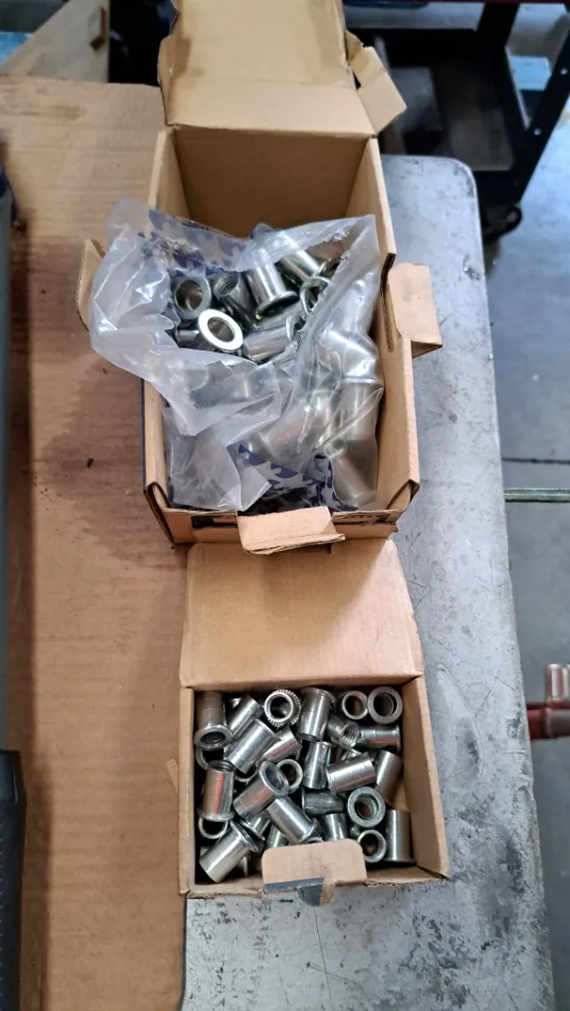 Remachadora para tuercas TR-212