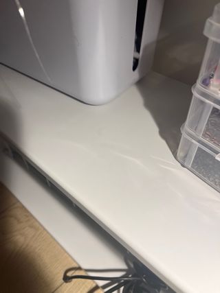 Estantería blanca  de madera lacada