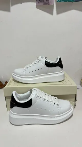 Alexander McQueen taglia 38 in bianco e nero