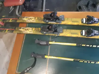 Esquís Rossignol con bastones