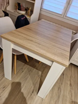 Mesa comedor extensible madera practicamente nueva