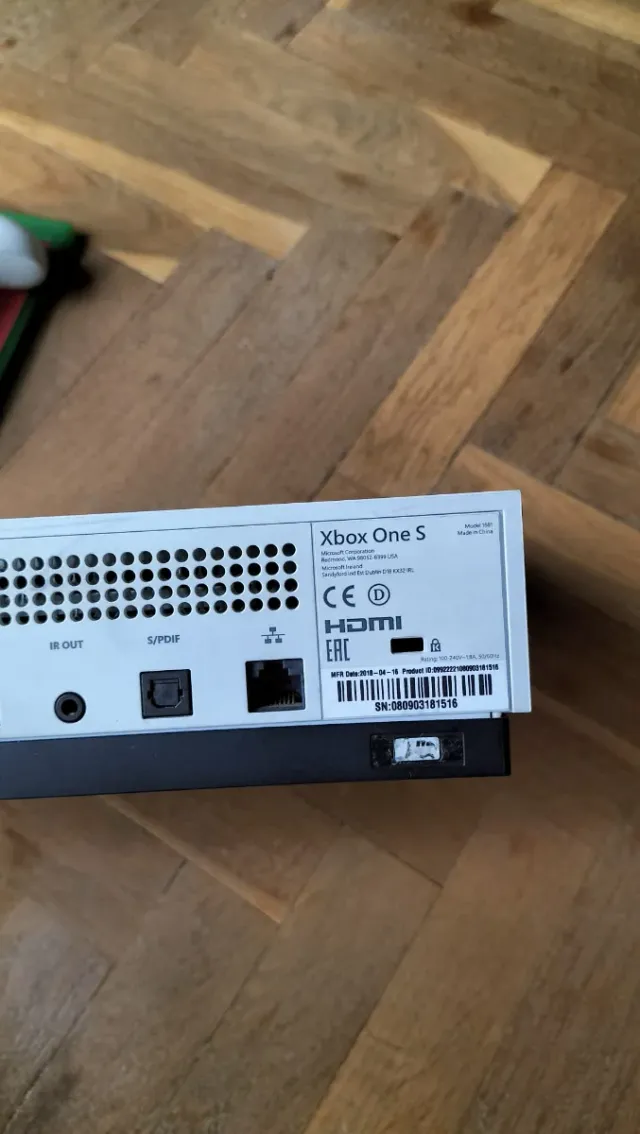 Xbox One S Blanca + Apex Legends