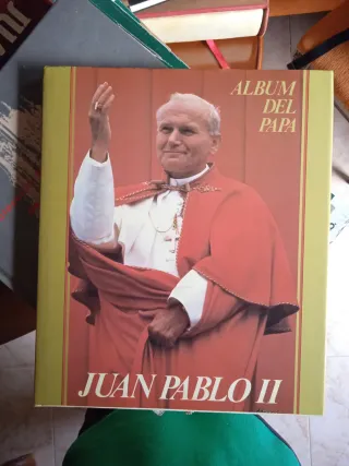 Álbum del Papa Juan Pablo II con documento sonoro.