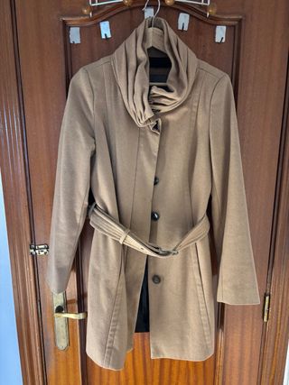 Abrigo paño beige con cinturón