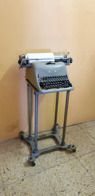 MÁQUINA DE ESCRIBIR HISPANO OLIVETTI LEXICON 80