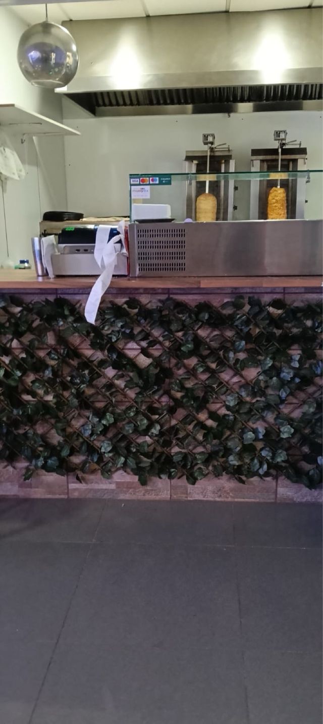 Restaurante Kebab y Pizza con vevienda.