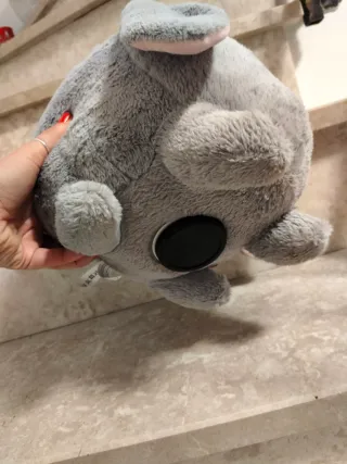 Salvadanaio a forma di coniglio grigio