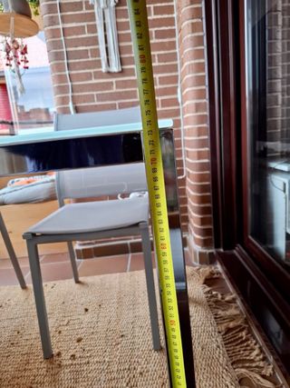 Mesa 135x85 cristal blanco opaco y patas cromadas