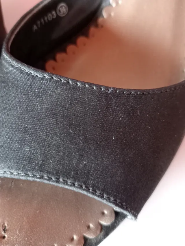 Zapatos de tacón Galyvani negros