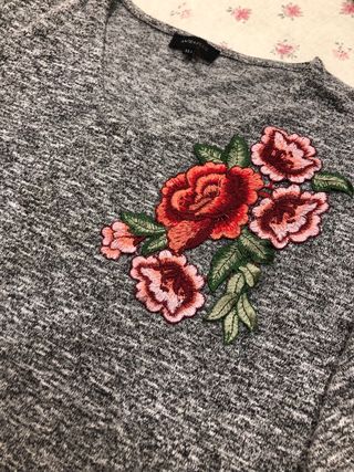 Jersey Antea Gris con Flores Bordadas