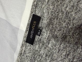 Jersey Antea Gris con Flores Bordadas