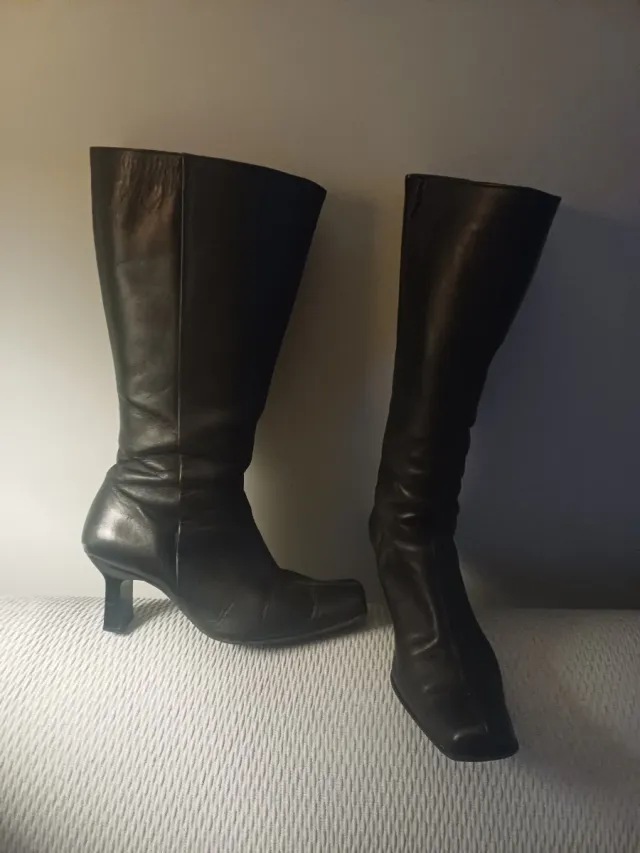 Botas altas de cuero negras