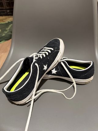 Converse One Star negras
Originales