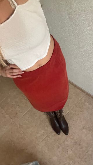 Falda midi roja ajustada Talla L