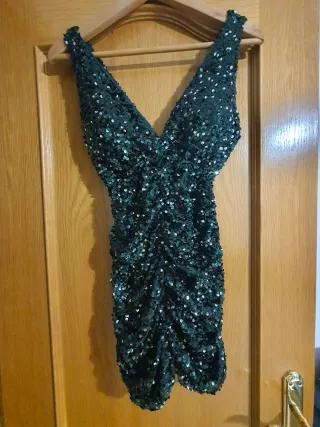 Vestido de fiesta lentejuelas verde y plata.