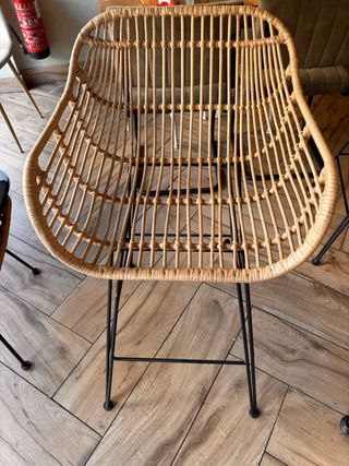 Sillas altas diseño ratán y metal