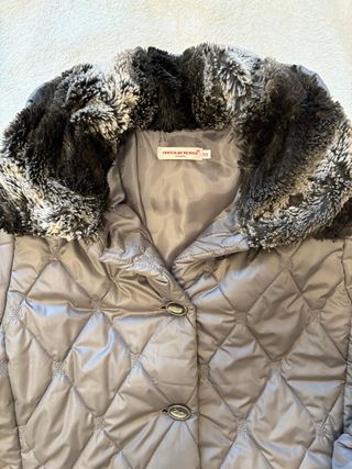 Cappotto trapuntato con pelliccia beige taglia 50