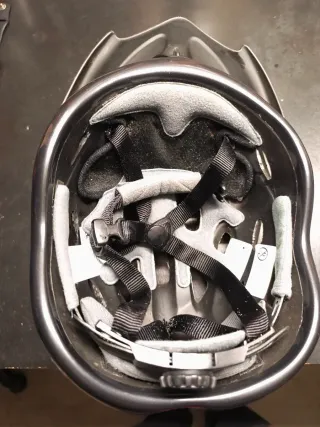 Casco de bicicleta gris marca aerogo talla L-XL