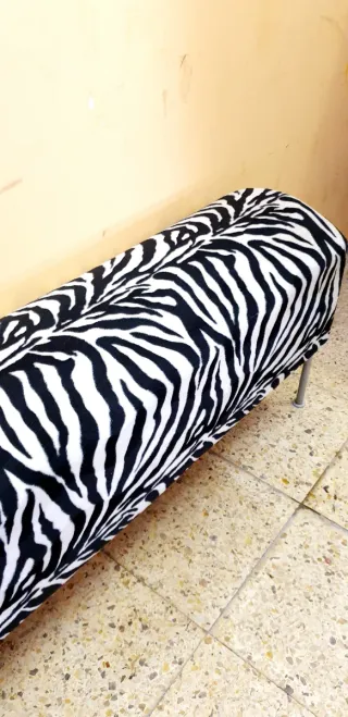 BANCO ASIENTO TAPIZADO EN TELA CON ESTAMPADO