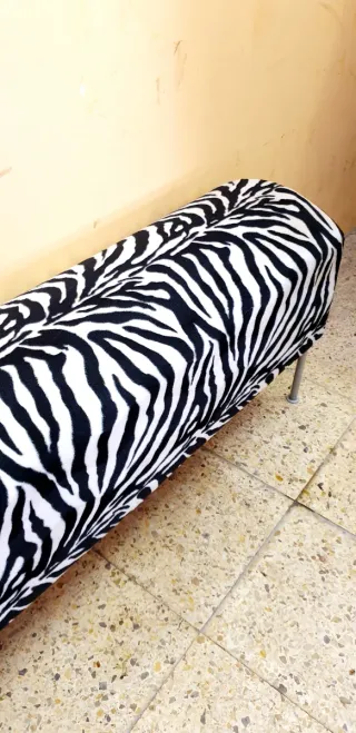 BANCO ASIENTO TAPIZADO EN TELA CON ESTAMPADO