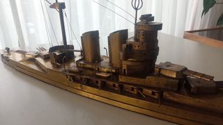 Barco decorativo de latón