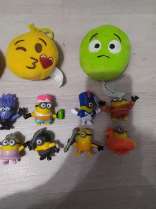 Lote Juguetes Minions y Emojis