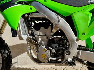 Kawasaki KX 250 4T 2024.
