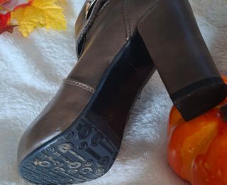 Botines marron chocolate con hebilla dorada N°36