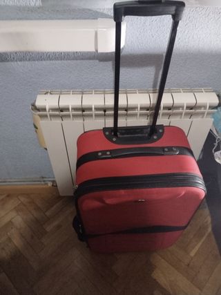 Maleta de viaje roja