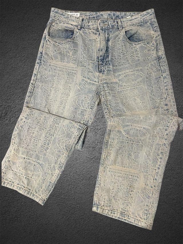 Pantalones vaqueros Pull&Bear grabado mapa estilo