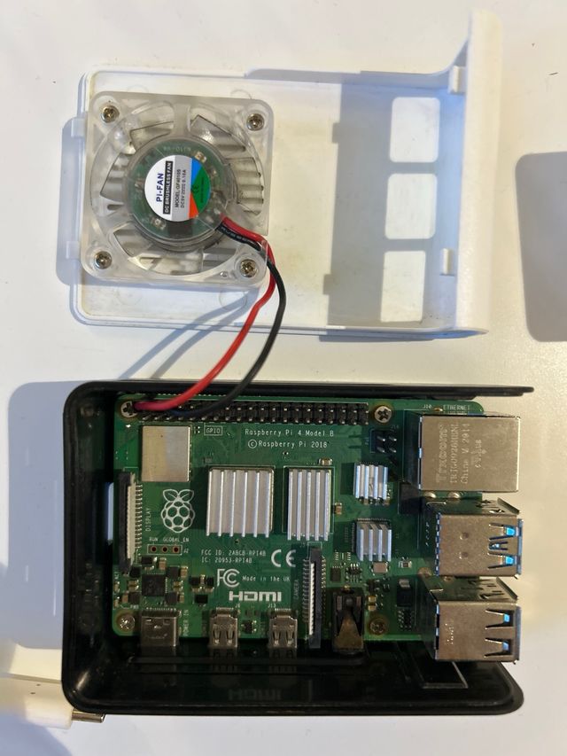 Raspberry Pi 4B 8GB con carcasa y ventilador